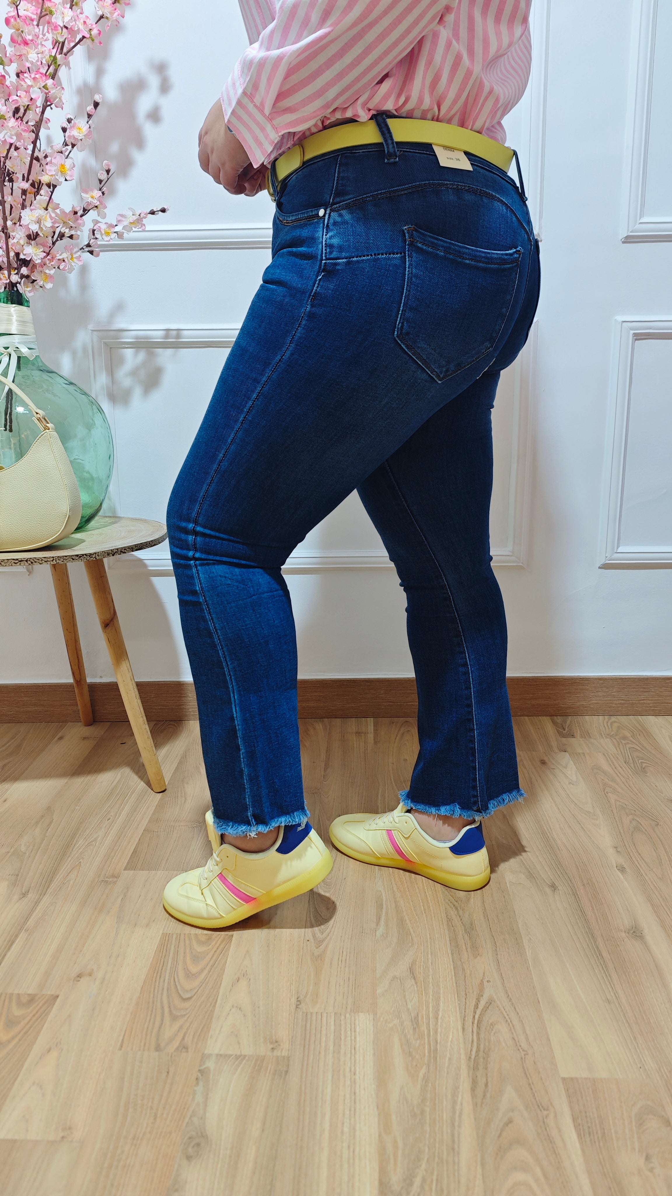 Jeans flared oscuro