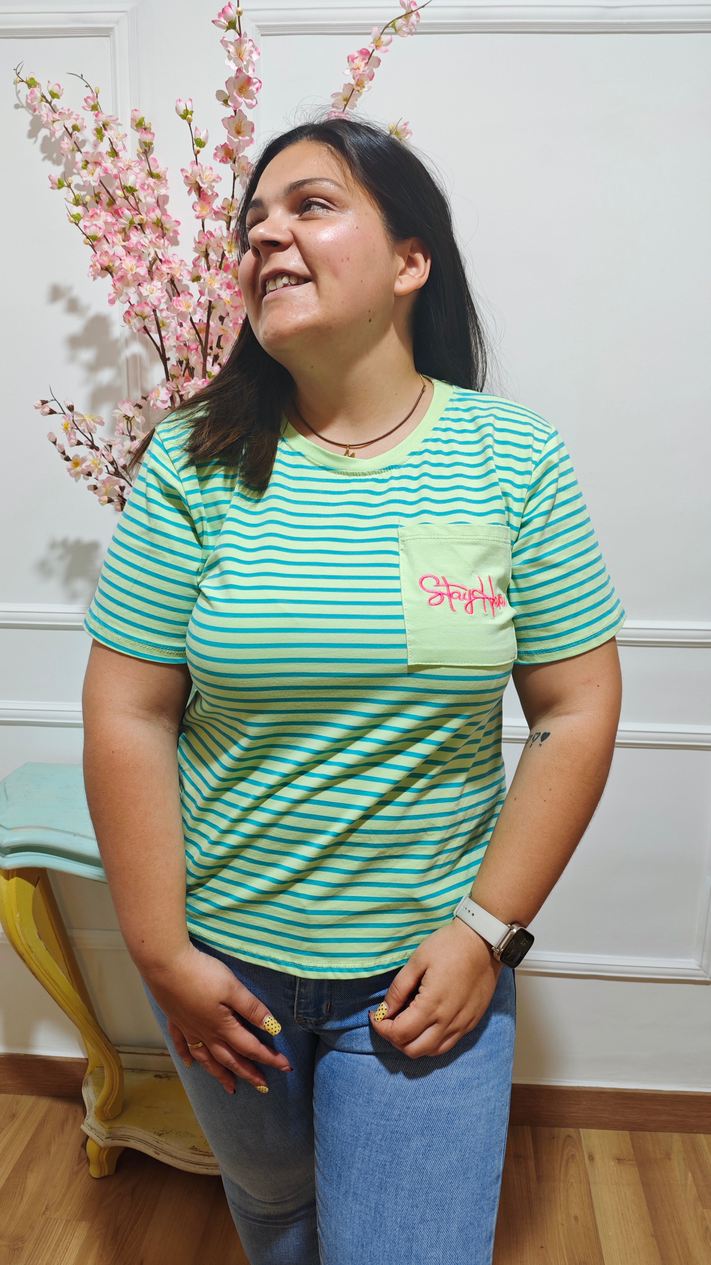 Camiseta here