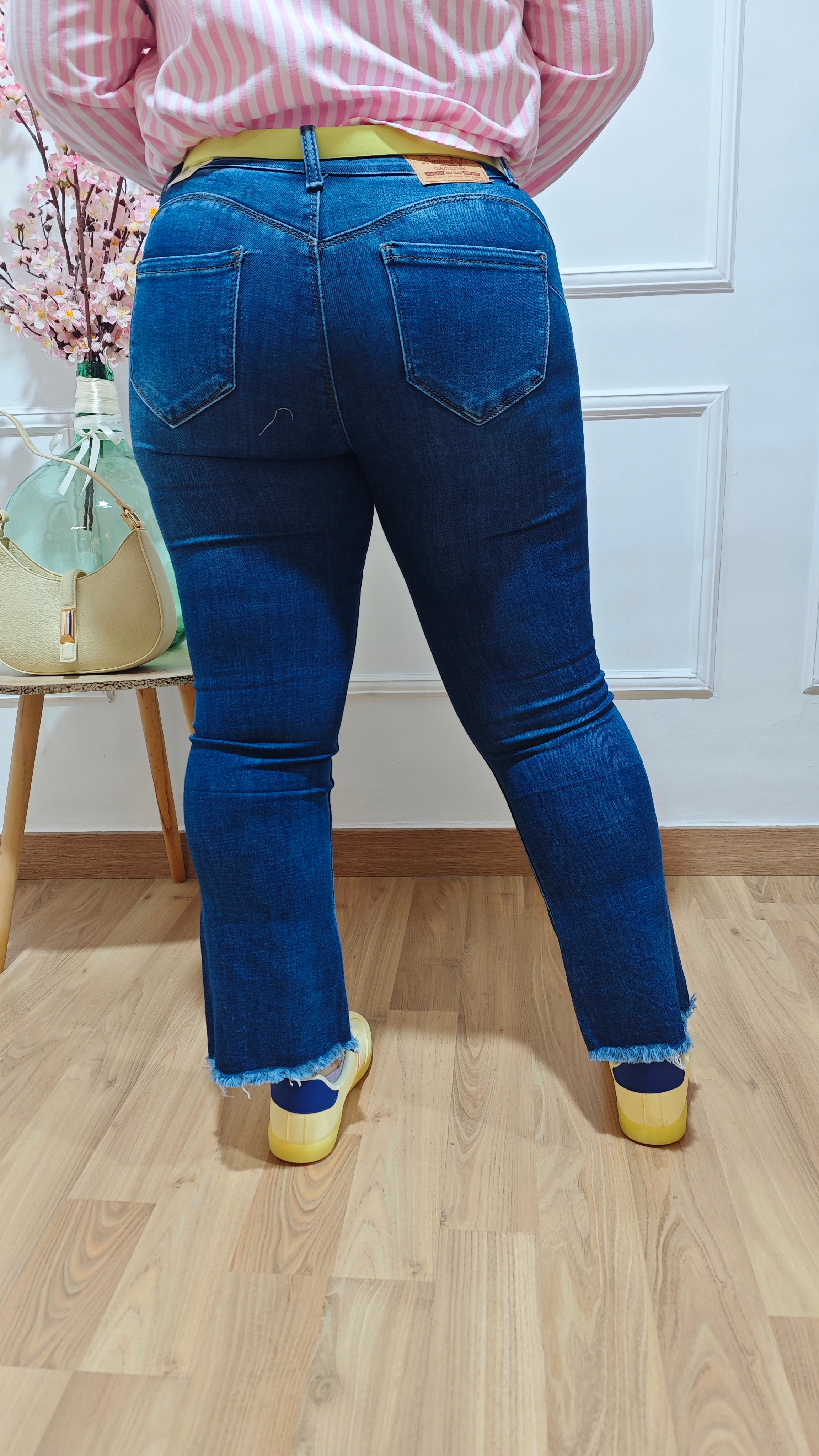 Jeans flared oscuro