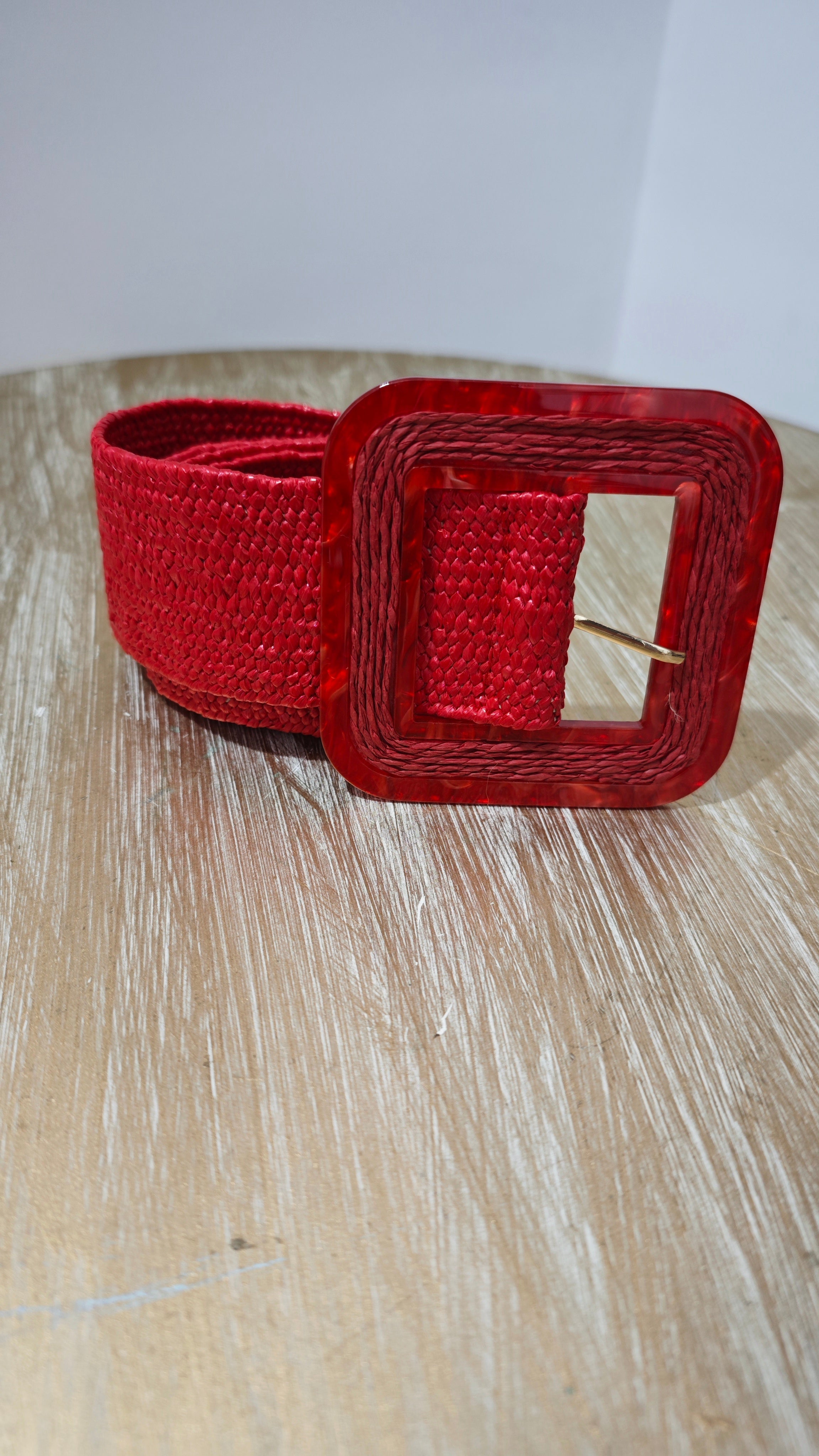 Cinturón rojo elástico