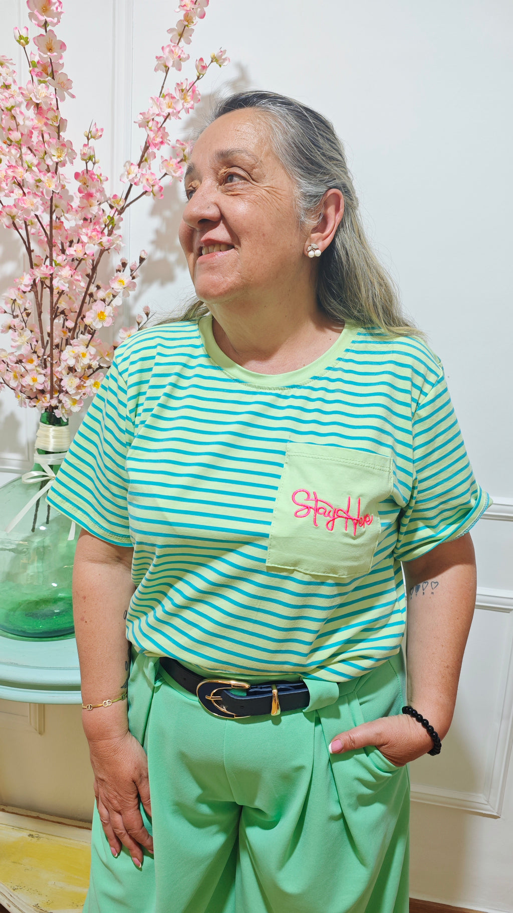 Camiseta here