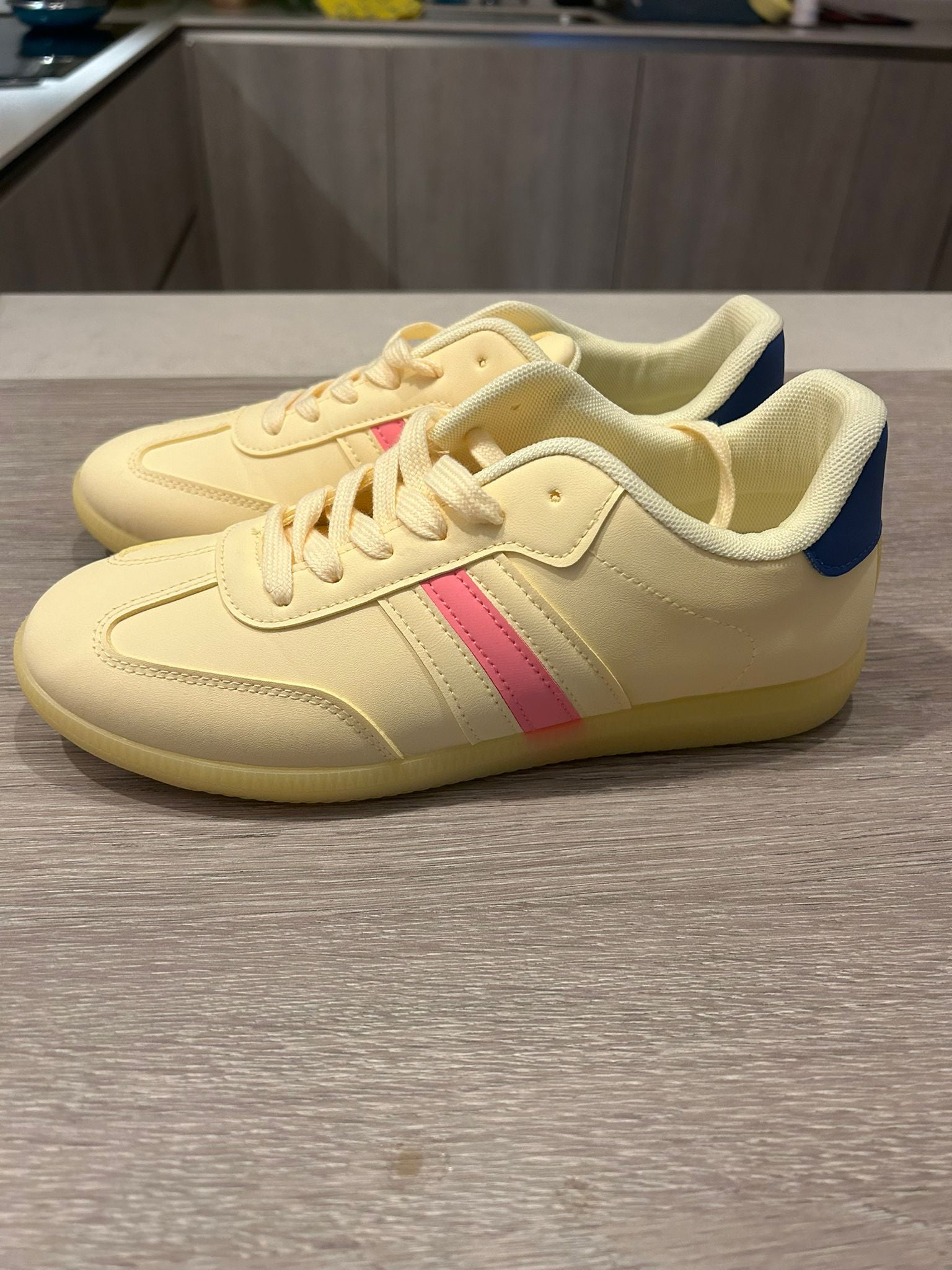 Deportiva Sam yellow
