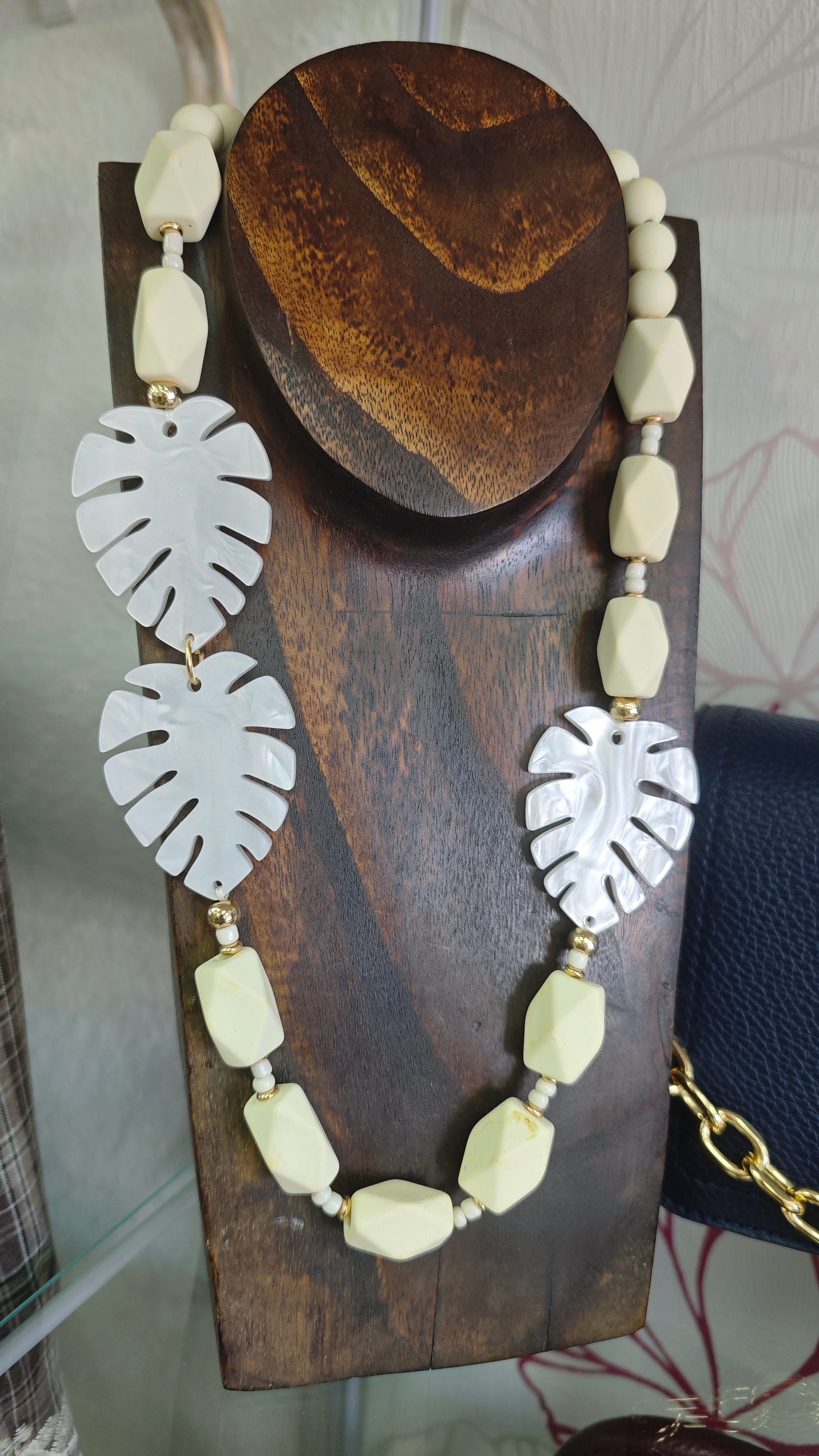 Collar hojas